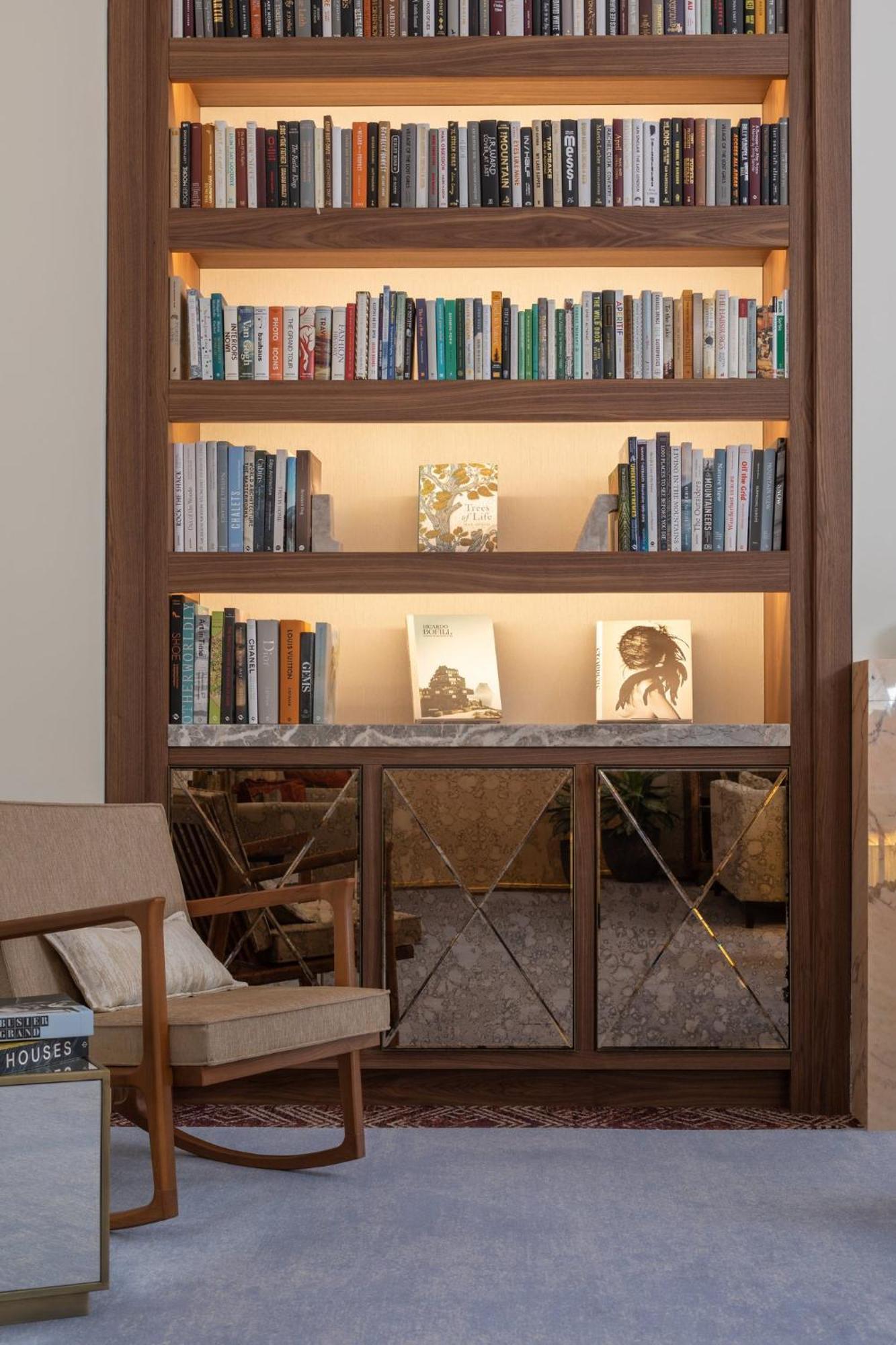 Viceroy Kopaonik Serbia エクステリア 写真 A bookcase with a built-in light