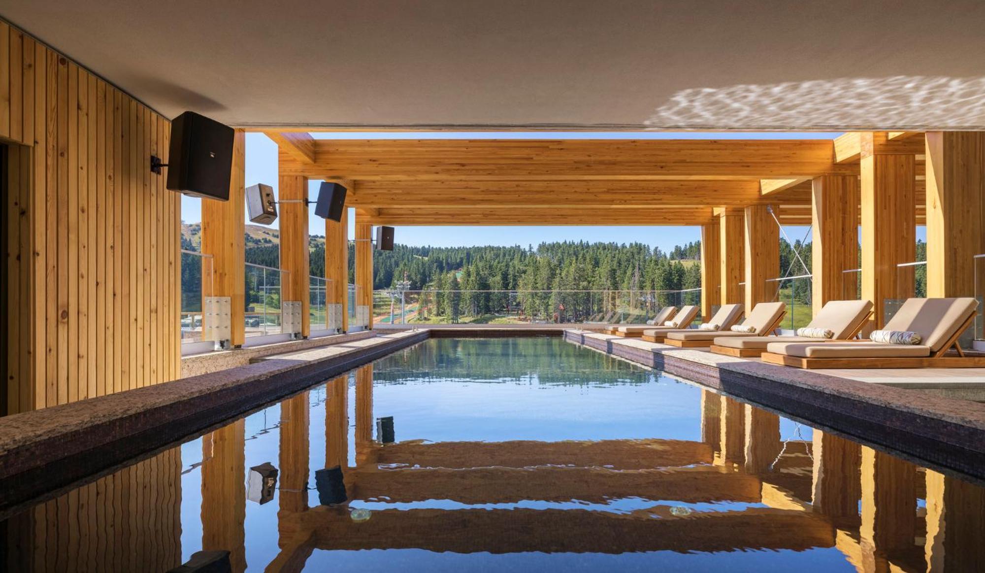 Viceroy Kopaonik Serbia エクステリア 写真 The pool at the Hotel