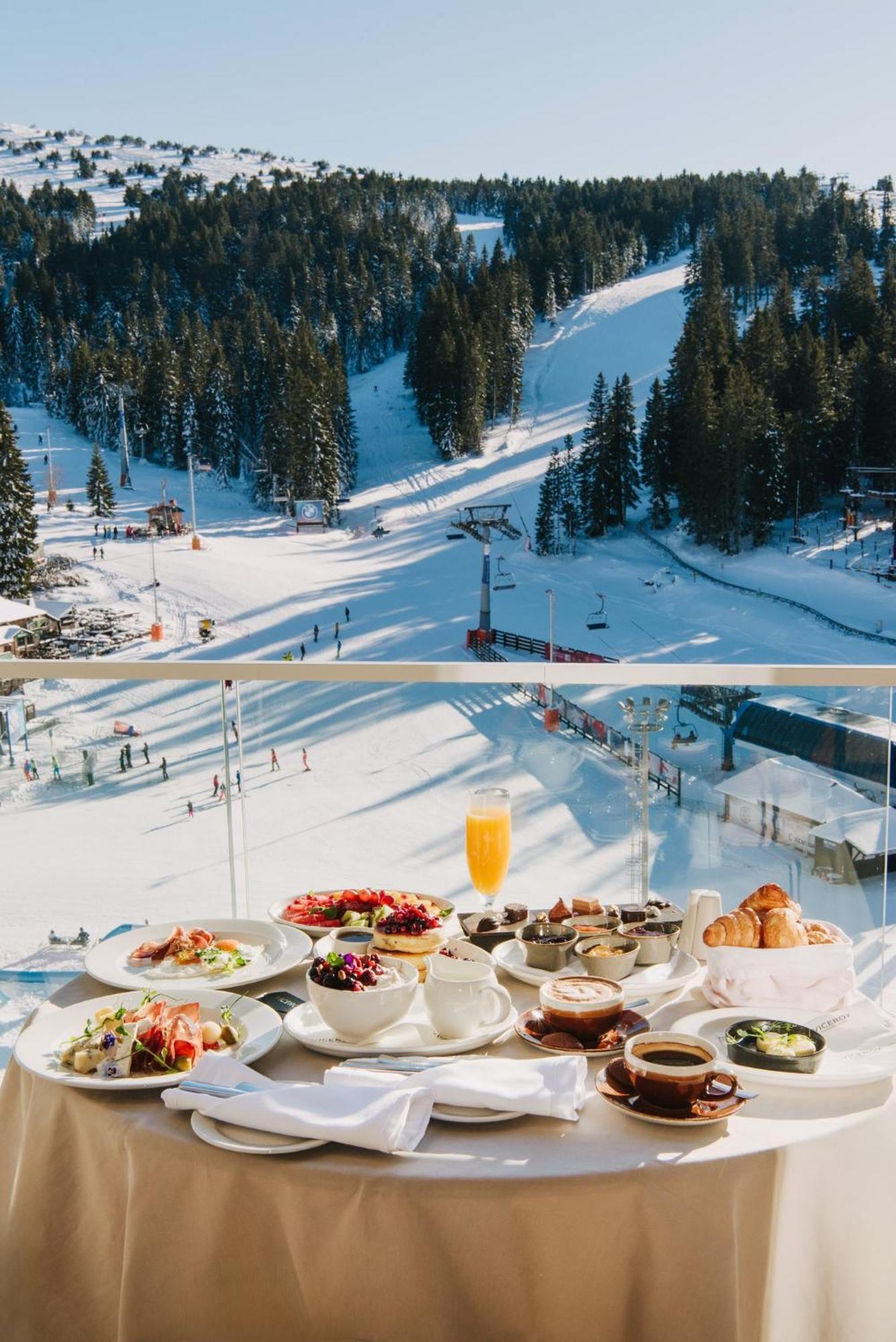 Viceroy Kopaonik Serbia エクステリア 写真 Breakfast at the Hotel