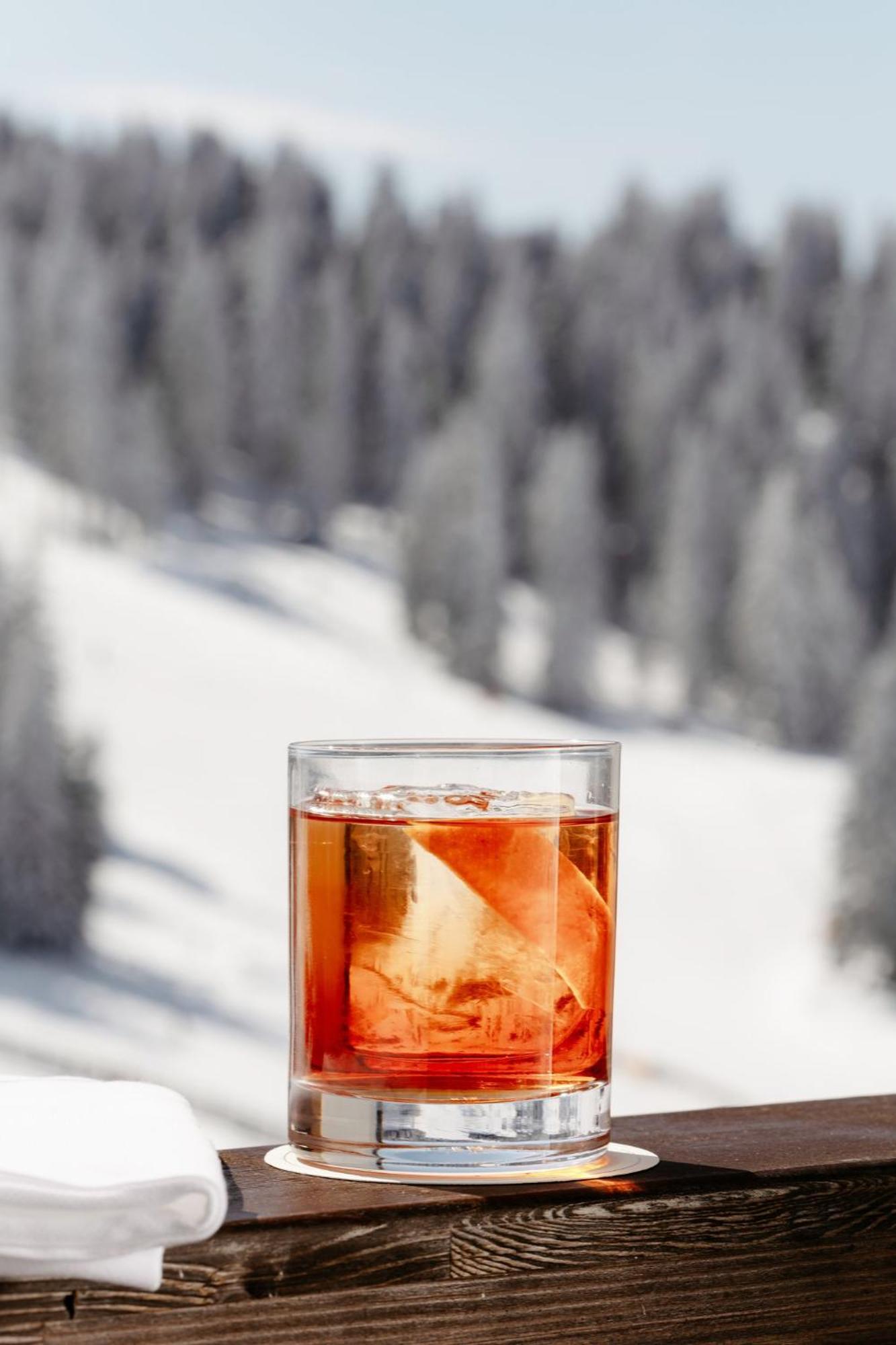 Viceroy Kopaonik Serbia エクステリア 写真 A glass of ice tea
